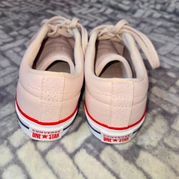 Converse Ladies One-Star Barely Rose Pink Leather Sneakers, size 7 - Picture 4 of 7